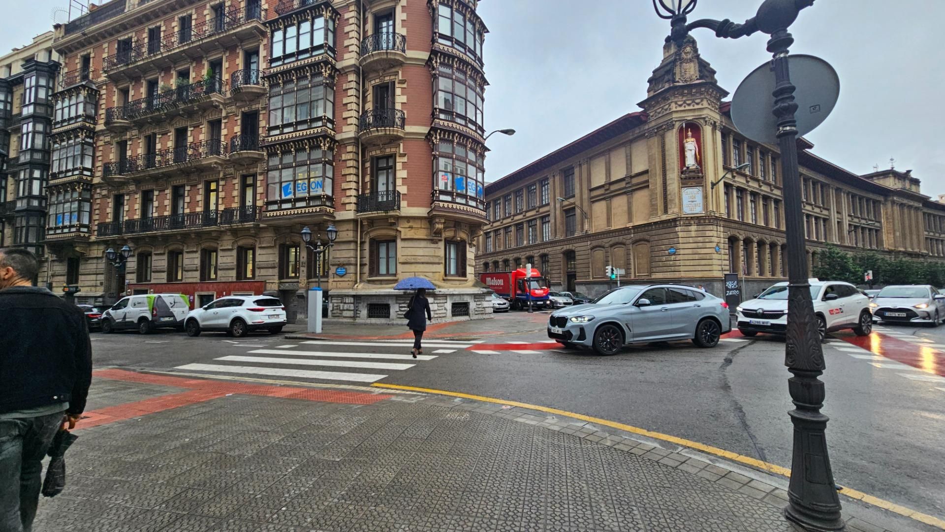 Vista exterior de Pis en venda en Bilbao  amb Calefacció i Balcó