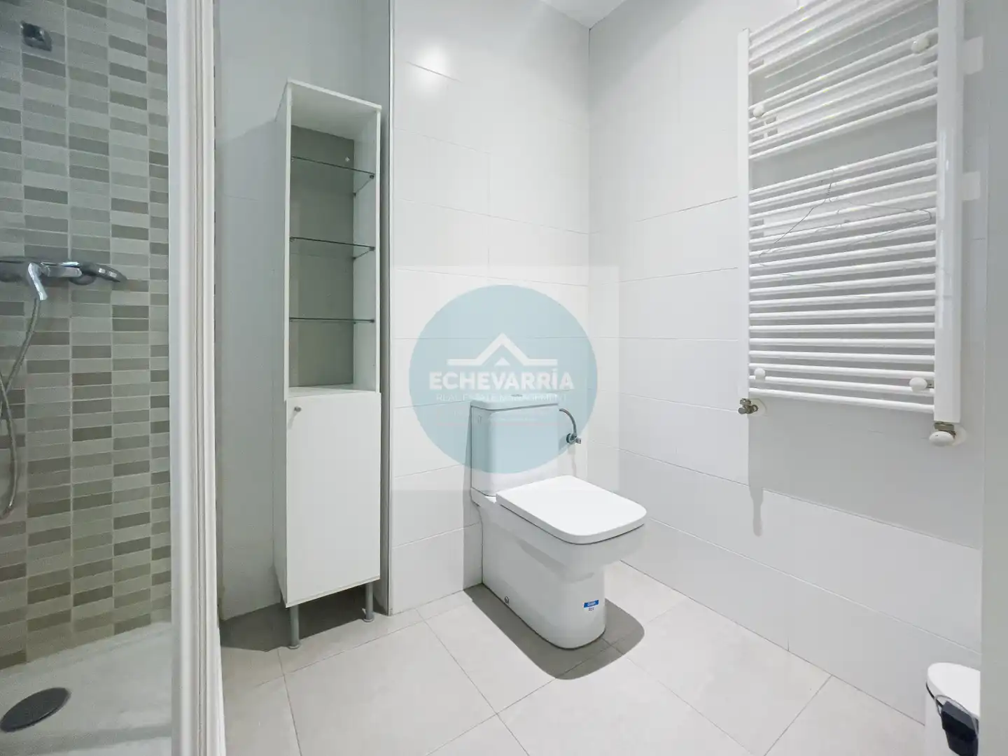 Bathroom of Flat for rent in Madrid  with Heating, Furnished and Oven