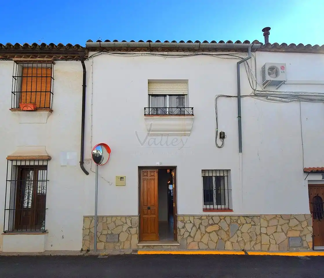 Vista exterior de Casa o xalet en venda en Jimena de la Frontera amb Terrassa