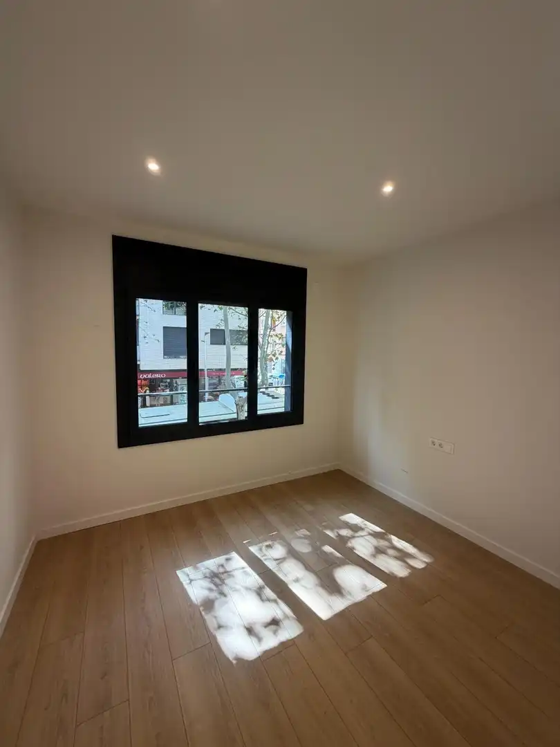 Habitación de Piso en venta en Sabadell con Aire acondicionado, Calefacción y Terraza