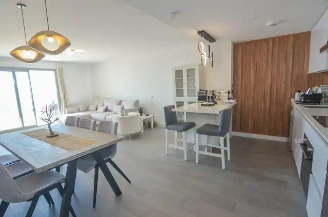 Sala d'estar de Pis en venda en Benalmádena amb Aire condicionat, Calefacció i Jardí privat