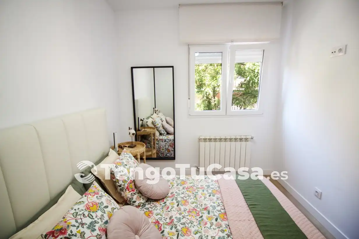 Bedroom of Flat for sale in Madrid  with Air Conditioner, Heating and Parquet flooring