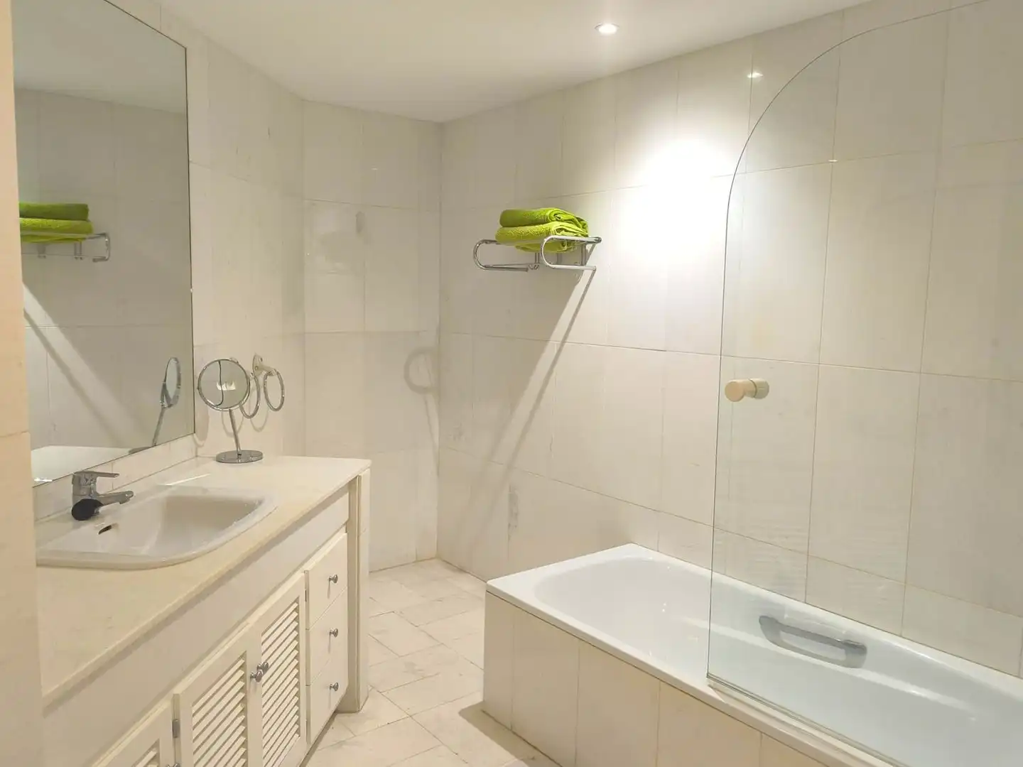 Bathroom of Flat for rent in Marbella  with Private garden, Terrace and Storage room