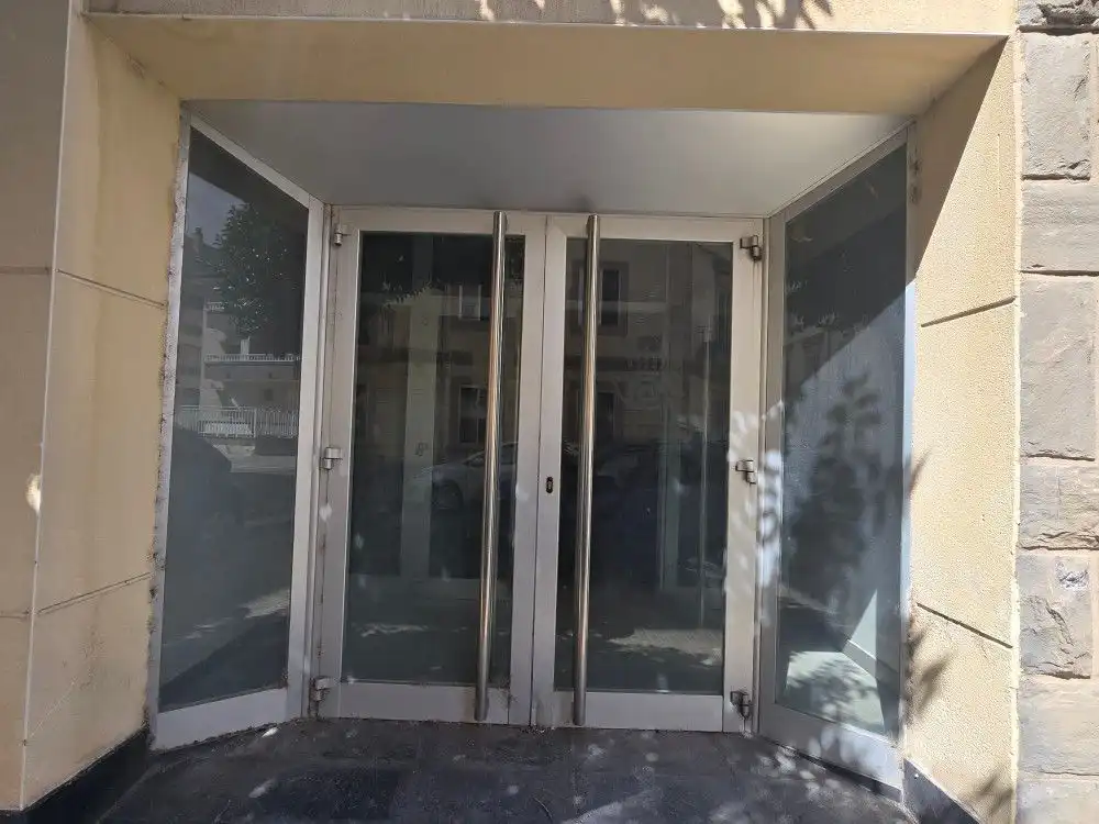 Geschaftsraum zur Miete in PIRINEOS, Universidad