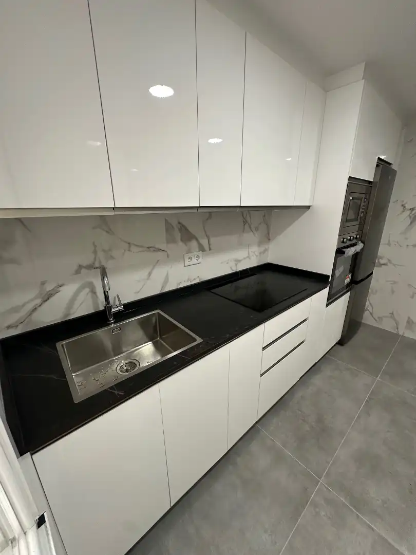 Cocina de Piso de alquiler en Ourense Capital  con Parquet, Trastero y Horno