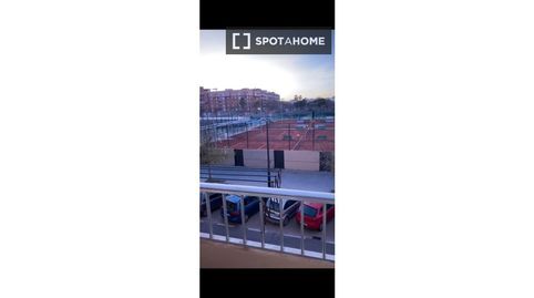 Foto 2 de Piso de alquiler en La Malva-rosa, Valencia Capital