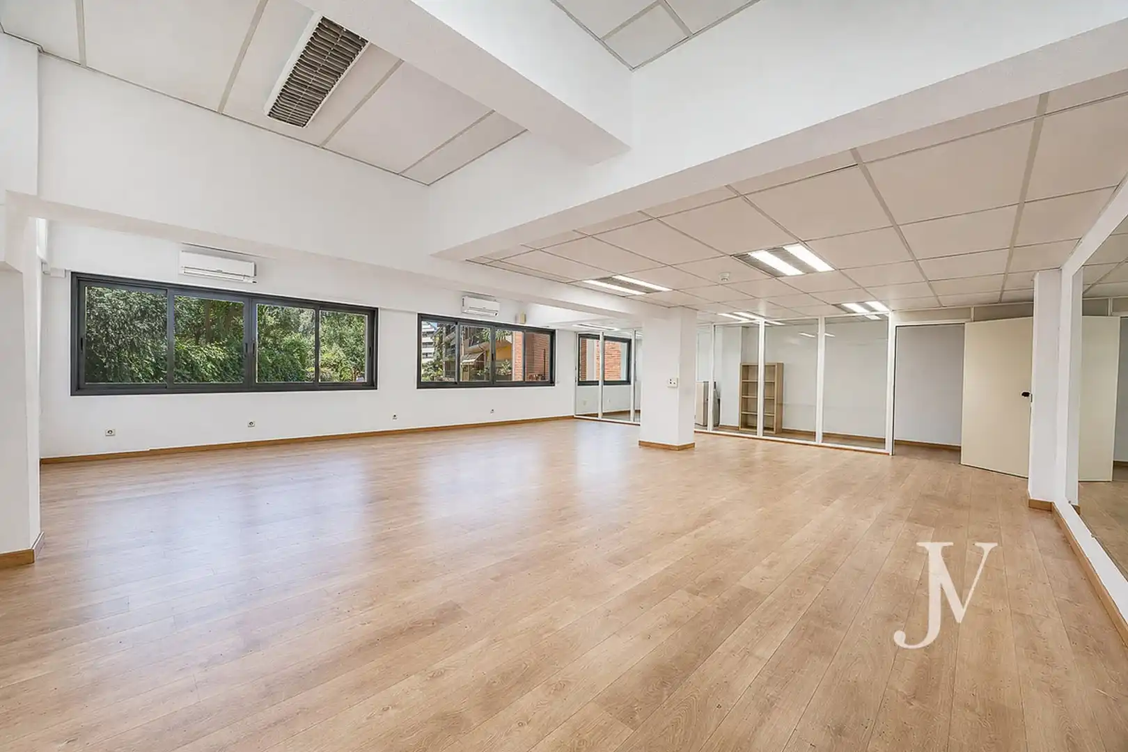 Office for sale in Madrid  with Air Conditioner, Heating and Internet