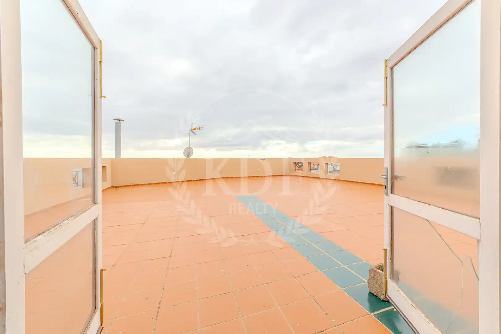 Terrasse von Geschaftsraum zum Verkauf in El Rosario mit Klimaanlage, Terrasse und Alarm