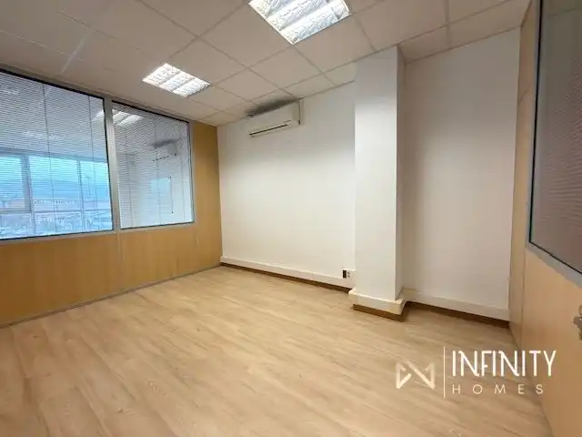 Oficina de alquiler en Txorierriko Hiribidea, Derio