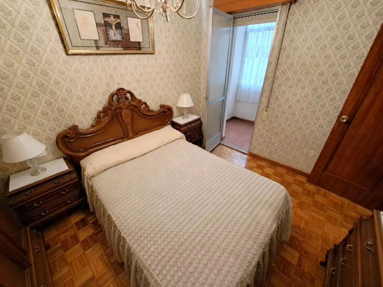 Dormitori de Pis en venda en Ourense Capital  amb Parquet, Traster i Moblat