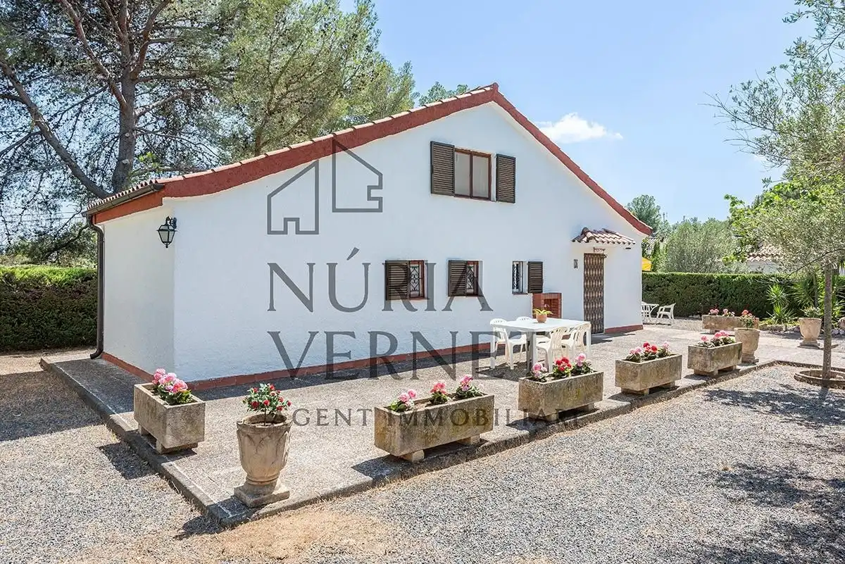 Vista exterior de Finca rústica en venda en Les Borges del Camp amb Piscina comunitària