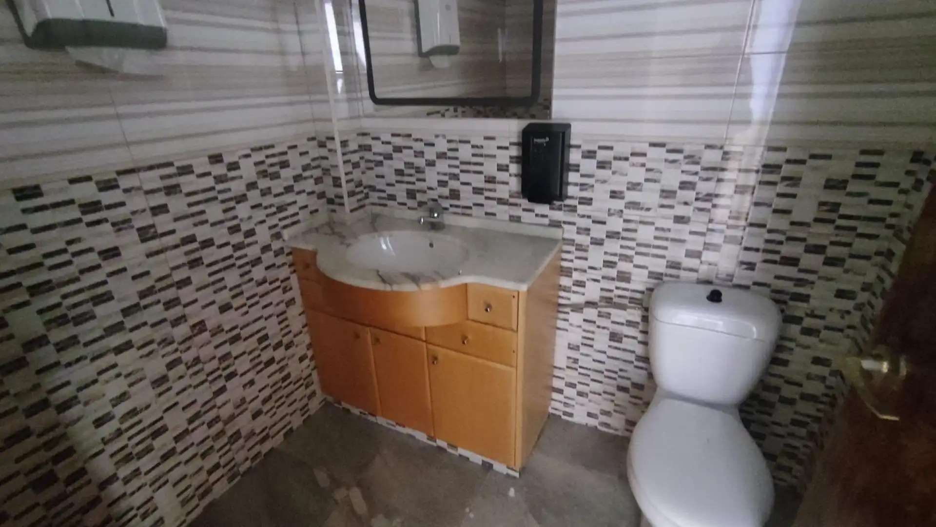 Badezimmer von Geschaftsraum zum Verkauf in Alicante / Alacant mit Terrasse