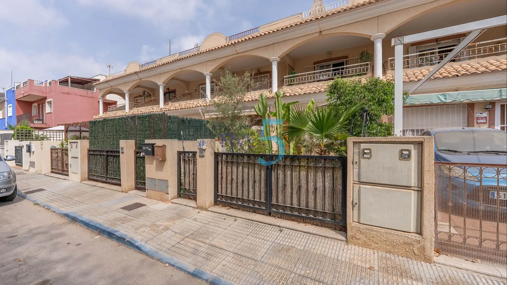 Vista exterior de Casa adosada en venda en San Pedro del Pinatar amb Terrassa