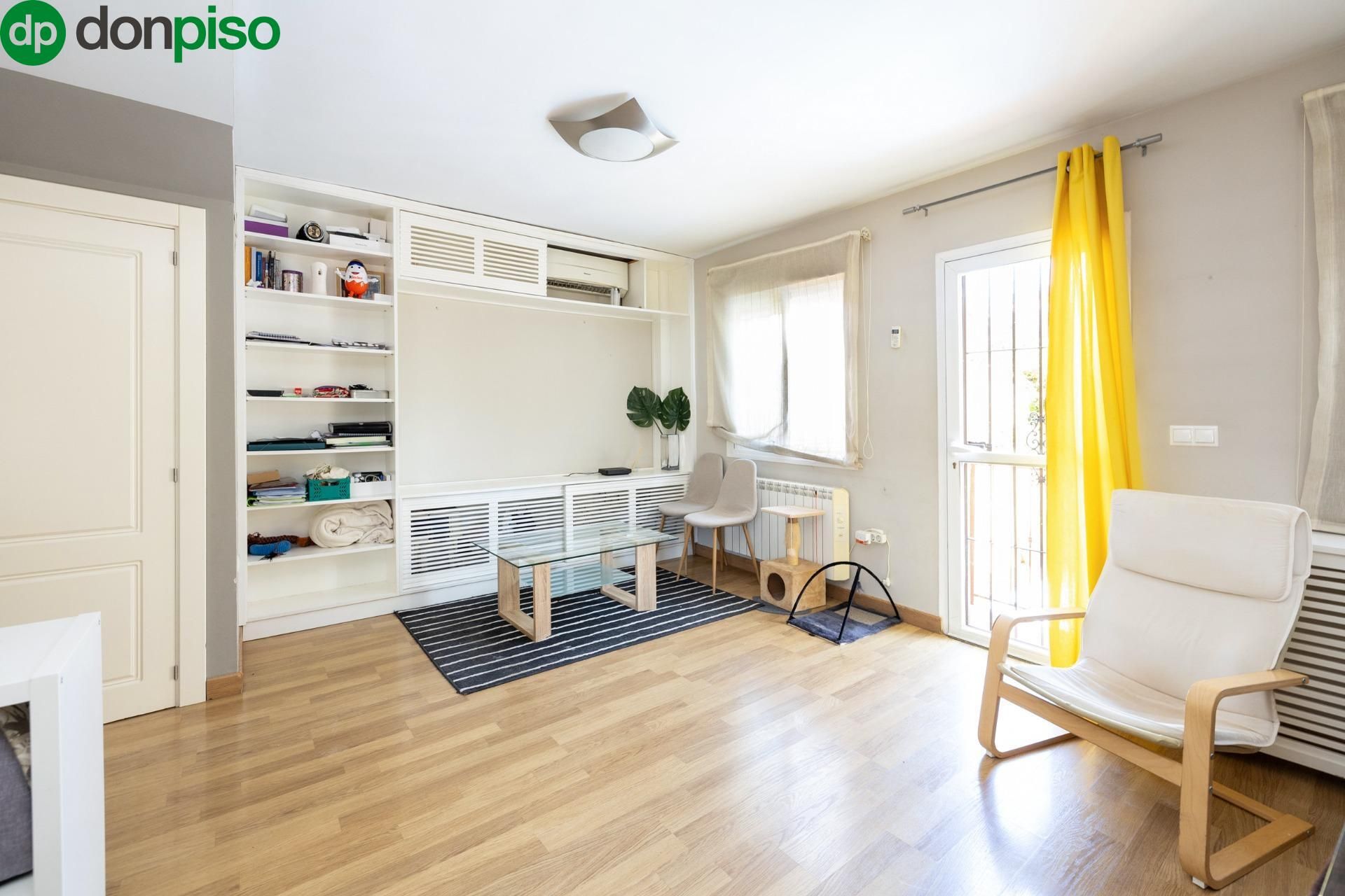 Living room of Single-family semi-detached for sale in Cájar  with Private garden and Swimming Pool