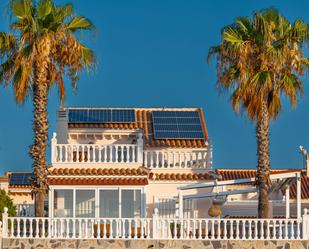 Vista exterior de Casa o xalet en venda en Torrevieja amb Aire condicionat, Terrassa i Balcó