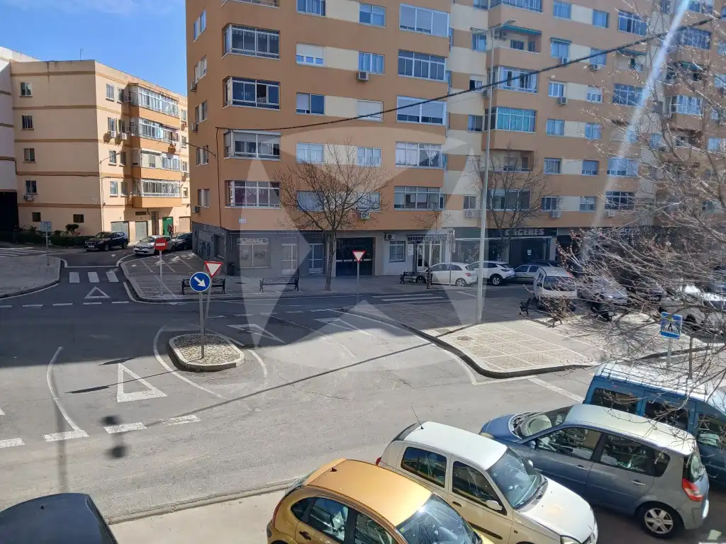Aparcament de Pis en venda en Cáceres amb Aire condicionat i Terrassa