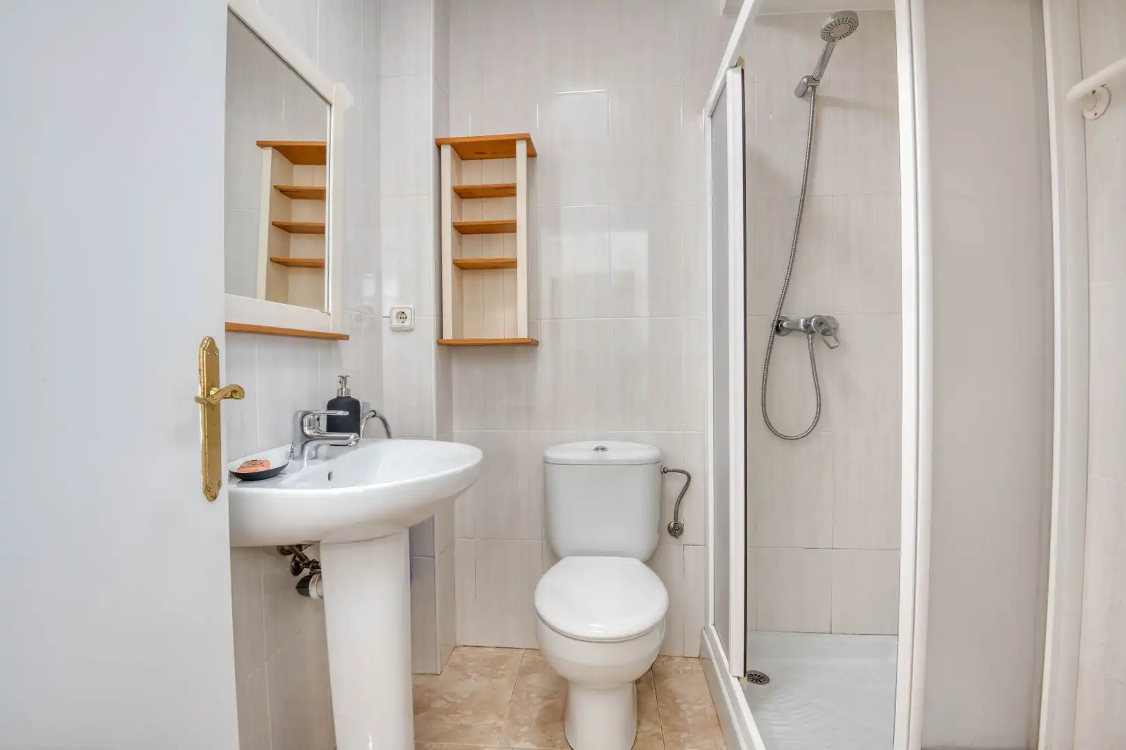 Badezimmer von Einfamilien-Reihenhaus zum Verkauf in Sant Feliu de Guíxols mit Klimaanlage, Heizung und Terrasse