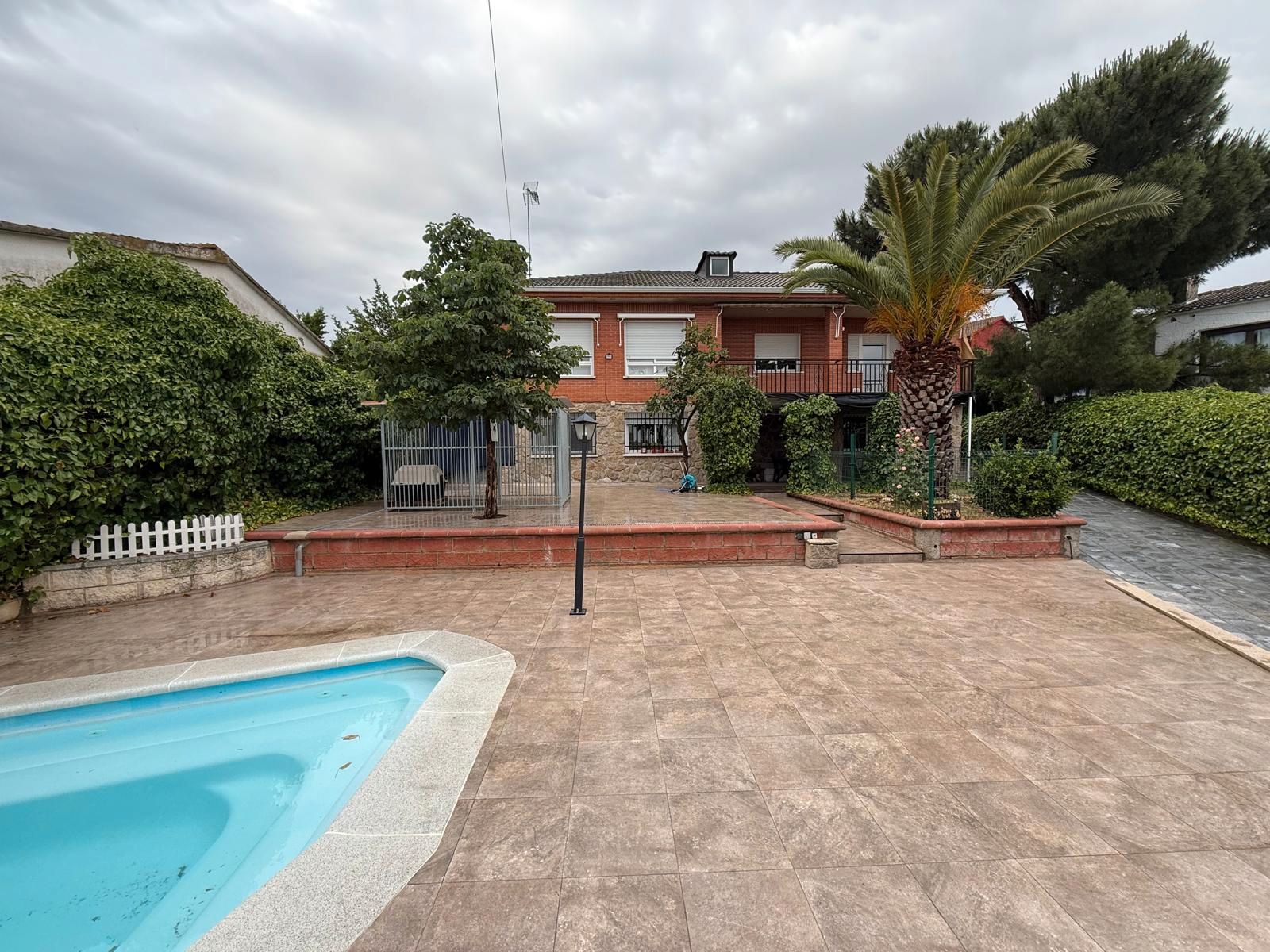 Exterior view of House or chalet to rent in Casarrubios del Monte  with Air Conditioner, Private garden and Terrace