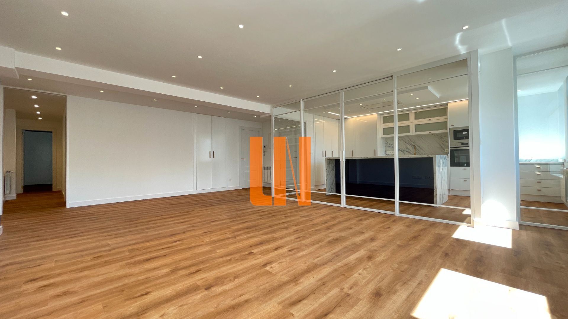 Piso en venta en A Coruña Capital  con Calefacción, Trastero y Horno