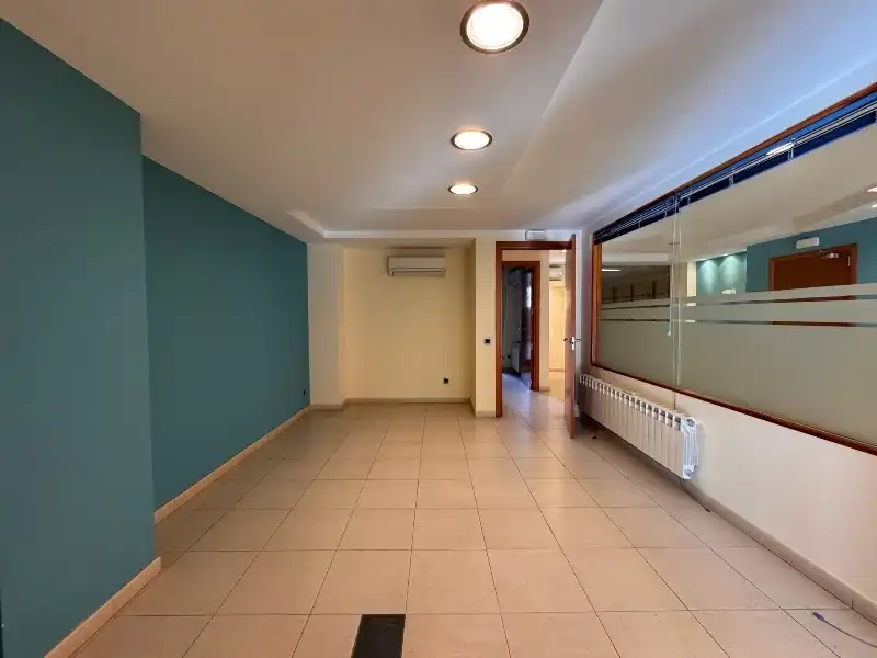 Office for rent in La Bisbal d'Empordà  with Air Conditioner, Heating and Terrace