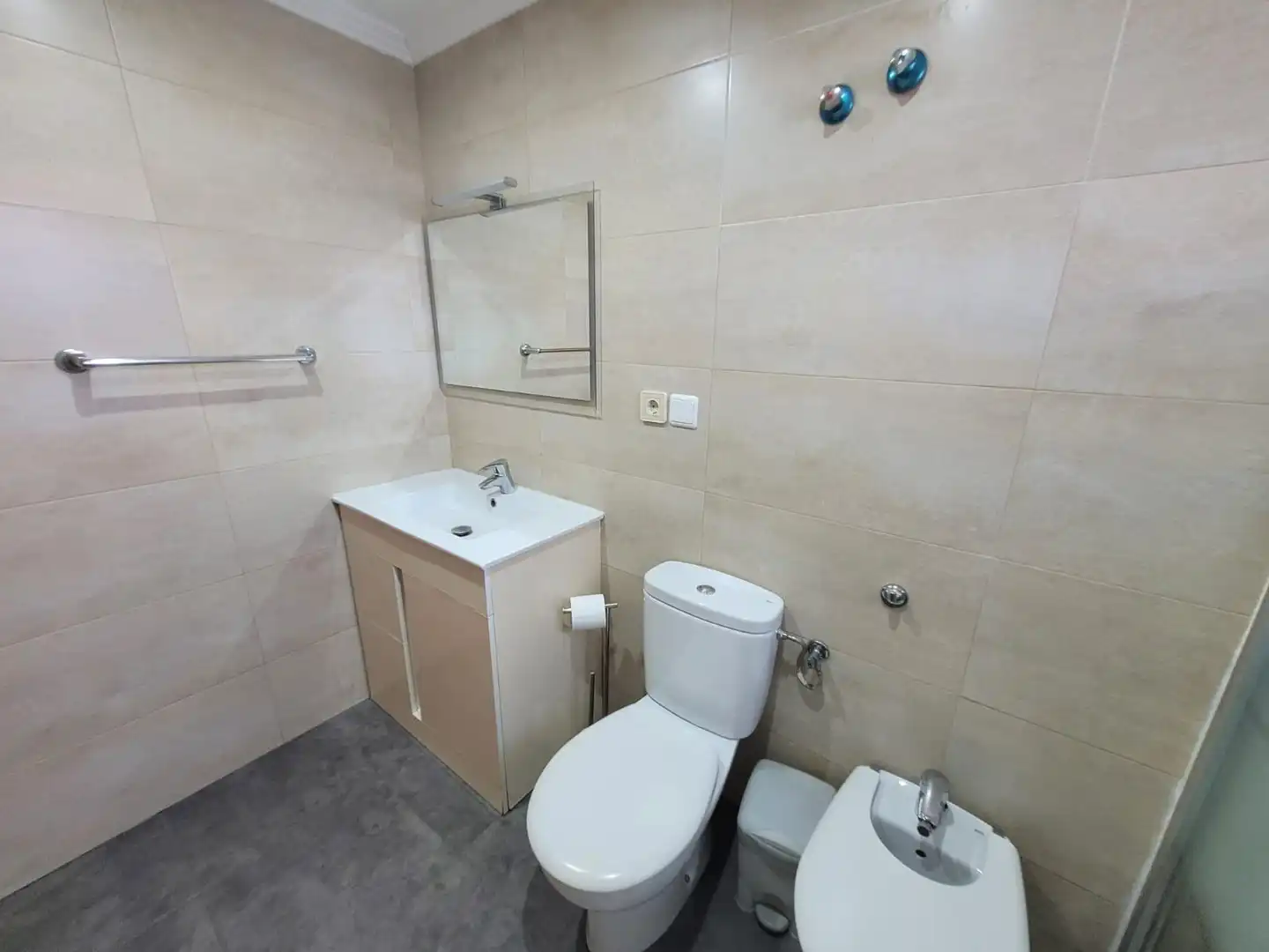 Baño de Apartamento en venta en Alicante / Alacant con Jardín privado, Terraza y Amueblado