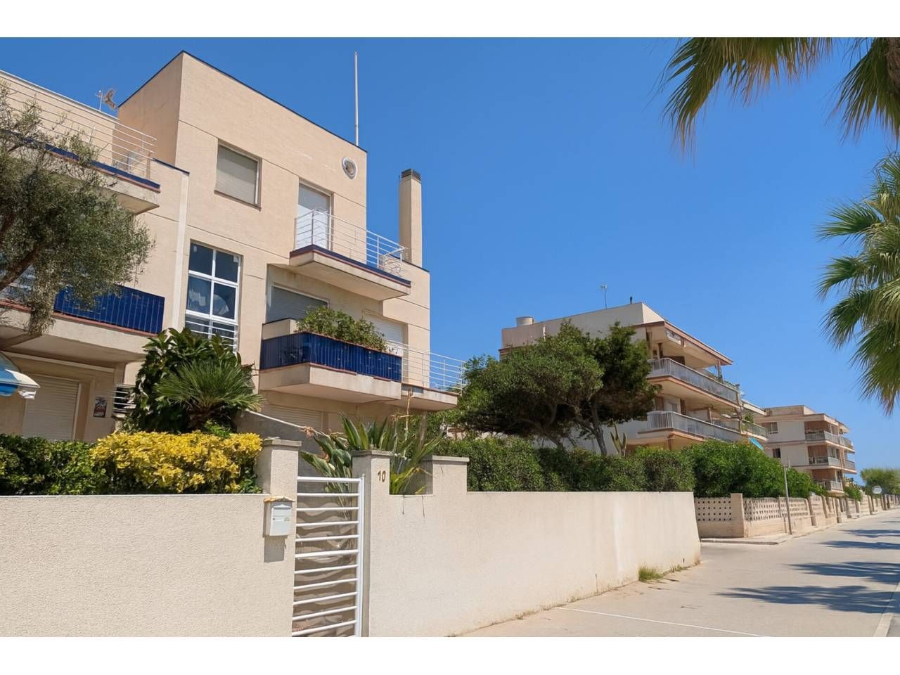 Exterior view of House or chalet for sale in Vilanova i la Geltrú  with Private garden and Terrace
