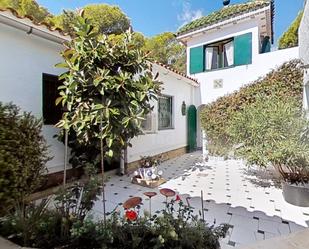 Jardí de Casa o xalet en venda en Mont-roig del Camp amb Aire condicionat, Terrassa i Piscina