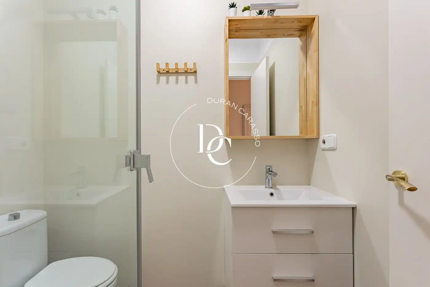 Bathroom of Flat for sale in Barcelona  with Air Conditioner, Heating and Furnished