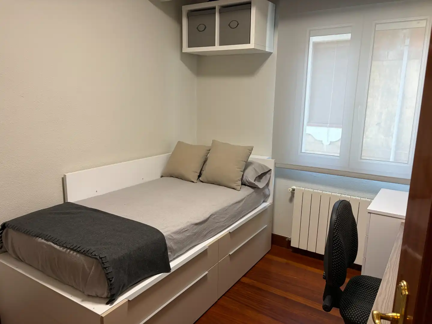 Habitación de Piso en venta en Basauri  con Calefacción y Amueblado