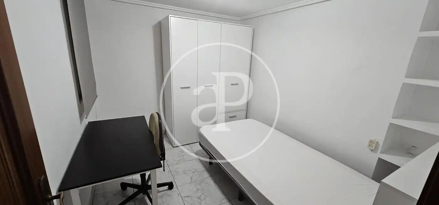 Dormitori de Pis de lloguer en Valencia amb Aire condicionat, Calefacció i Moblat