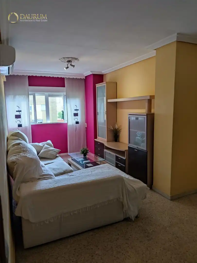 Sala d'estar de Pis en venda en Sevilla amb Aire condicionat, Terrassa i Traster
