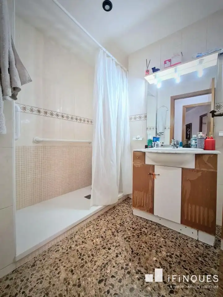 Baño de Planta baja en venta en Castellar del Vallès con Calefacción, Terraza y Internet