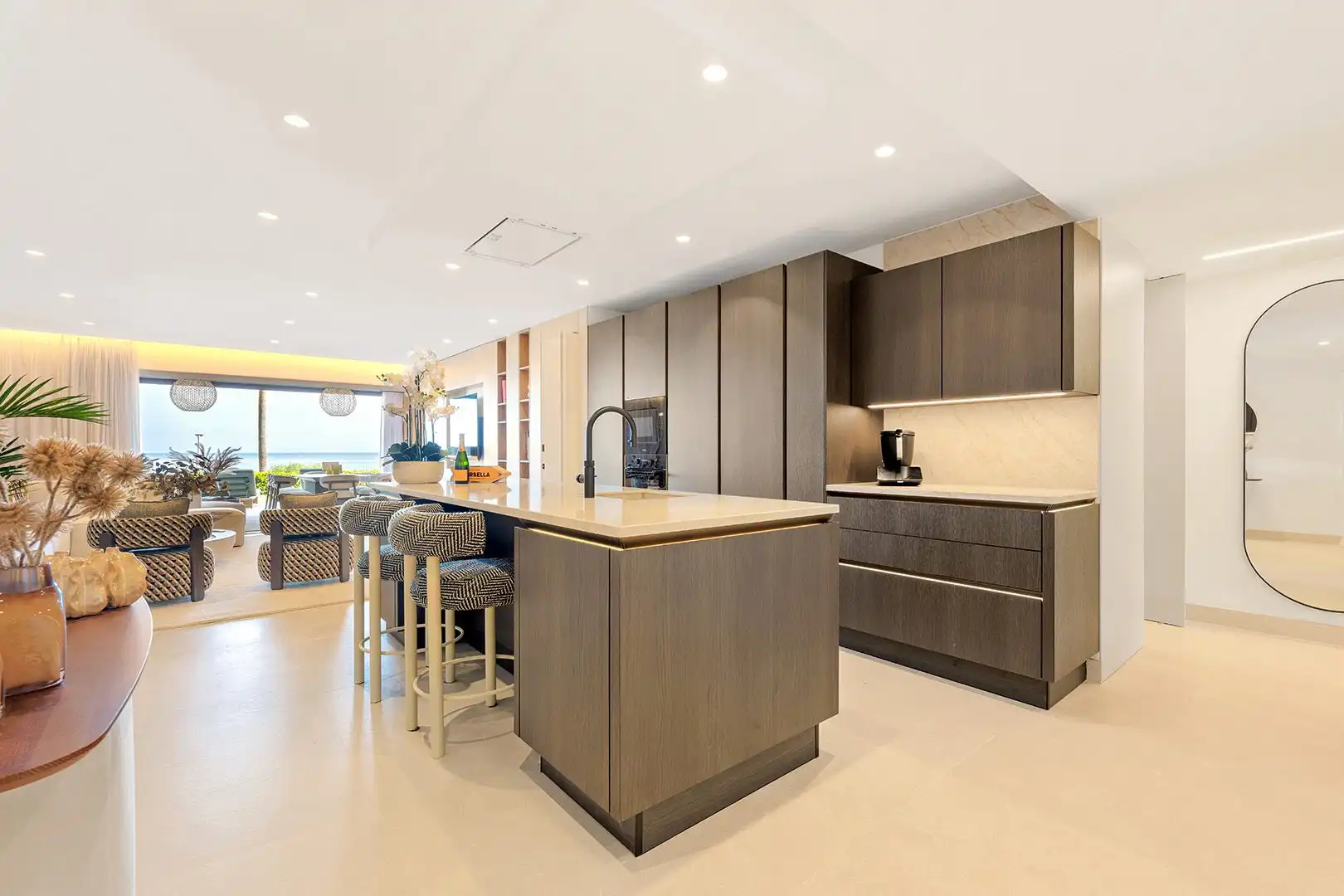 Cuina de Planta baixa en venda en Estepona amb Aire condicionat, Jardí privat i Parquet