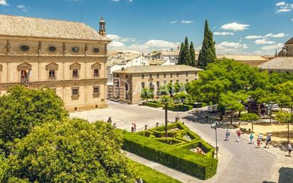 Vista exterior de Pis en venda en Úbeda amb Aire condicionat