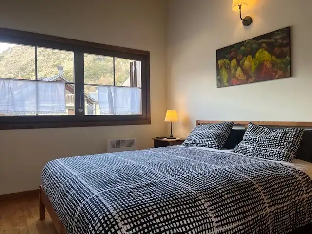 Habitación de Casa adosada en venta en Alt Àneu con Calefacción, Parquet y Trastero