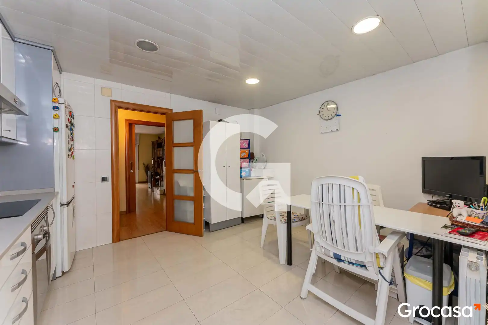 Cocina de Casa adosada en venta en Cornellà de Llobregat con Aire acondicionado, Calefacción y Trastero