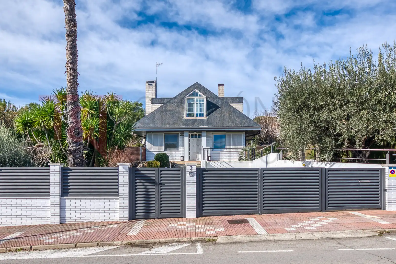 Vista exterior de Casa o chalet en venta en Canovelles con Aire acondicionado, Calefacción y Jardín privado