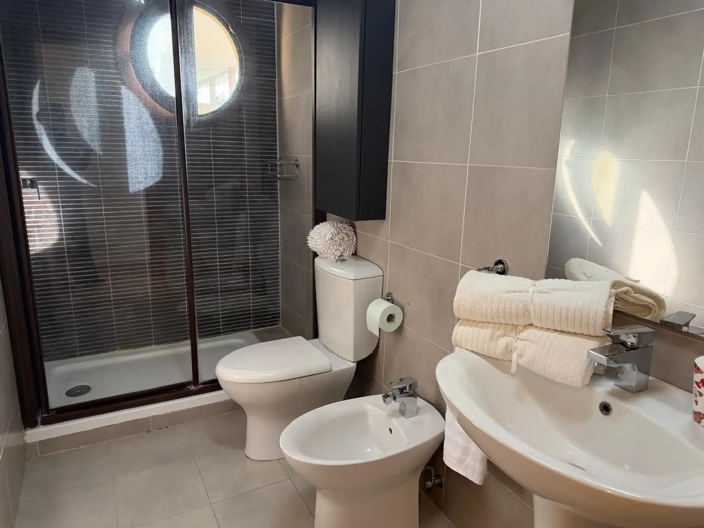 Baño de Apartamento de alquiler en Fuengirola con Aire acondicionado, Calefacción y Terraza