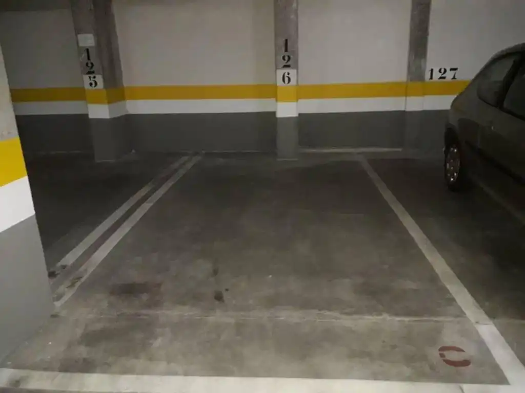 Garage for sale in Madrid, Madrid