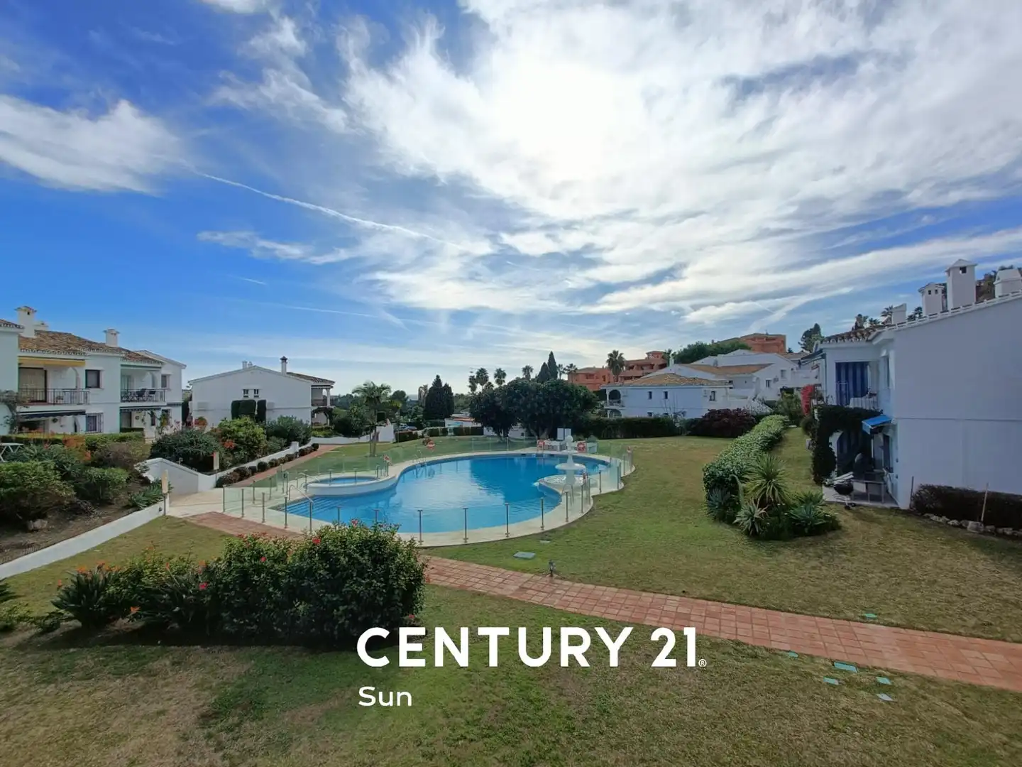 Vista exterior de Piso de alquiler en Estepona con Terraza, Amueblado y Piscina comunitaria