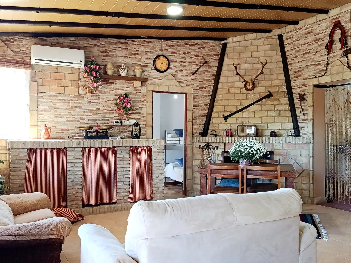 Sala d'estar de Finca rústica en venda en Paterna del Campo amb Aire condicionat, Jardí privat i Terrassa