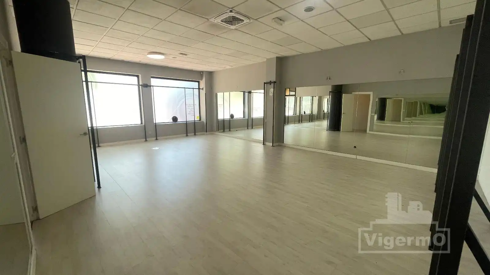 Commercial properties for sale in Población de Arroyo