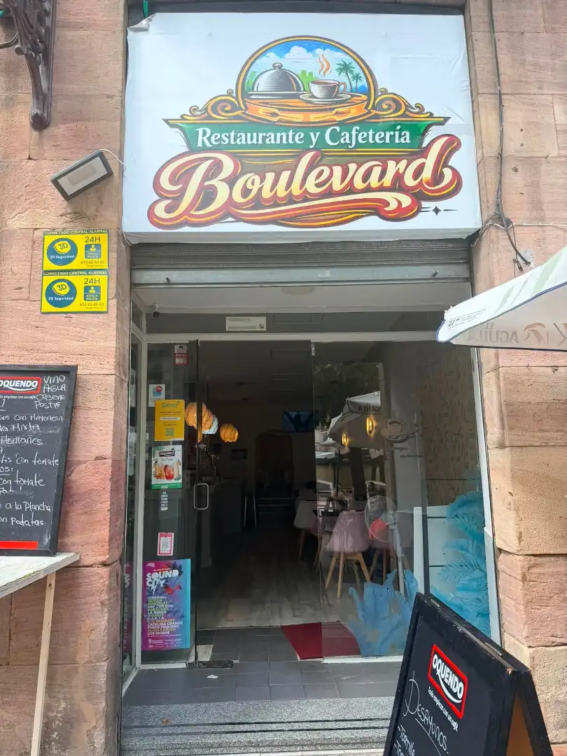 Local commercial en cession à Bulevar Luciano Demetrio Herrero 8