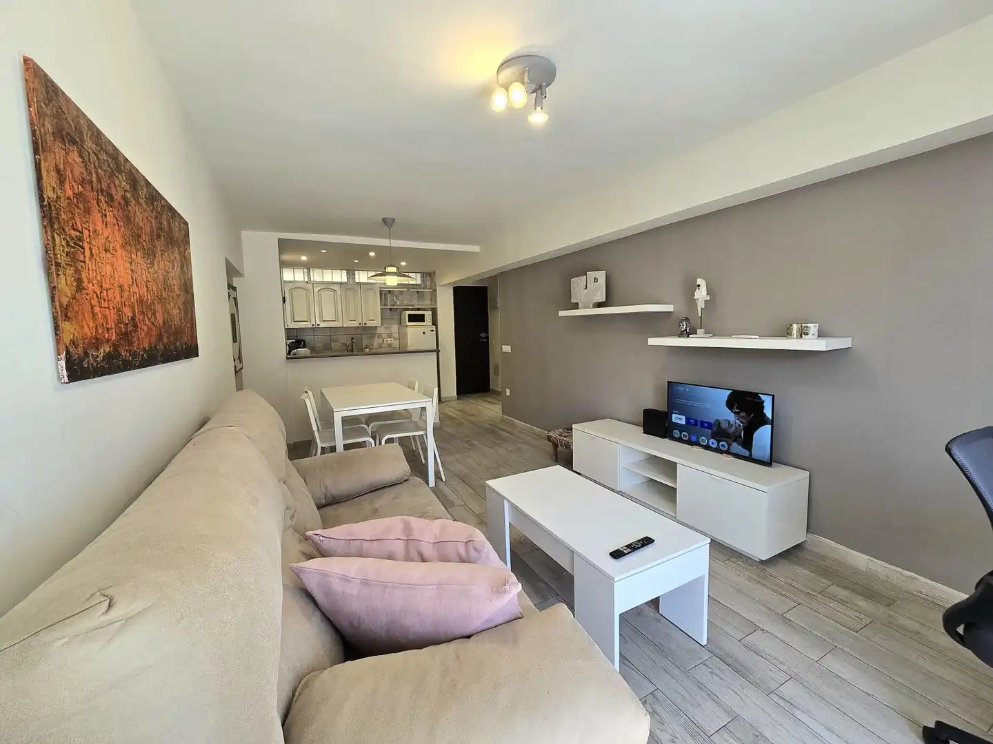 Wohnzimmer von Wohnung zum Verkauf in Benalmádena mit Privatgarten, Möbliert und Gemeinschaftspool