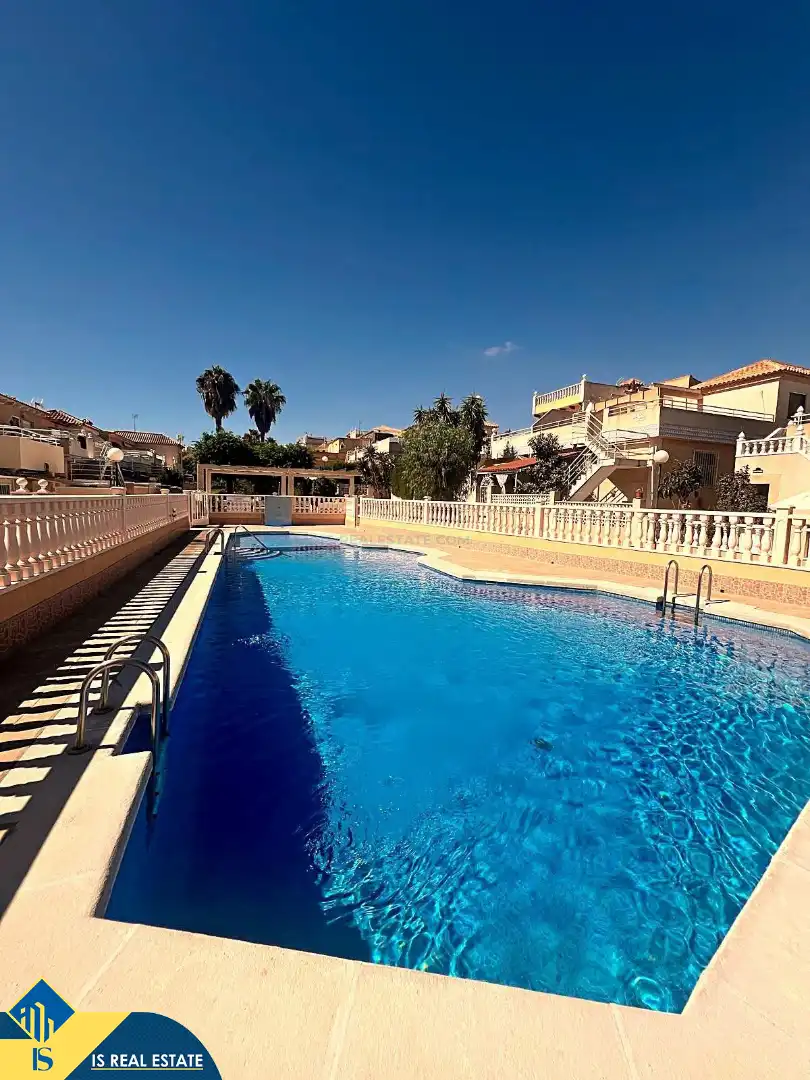Bungalow con piscina en venta en Orihuela Costa