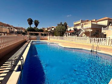 Bungalow con piscina en venta en Orihuela Costa