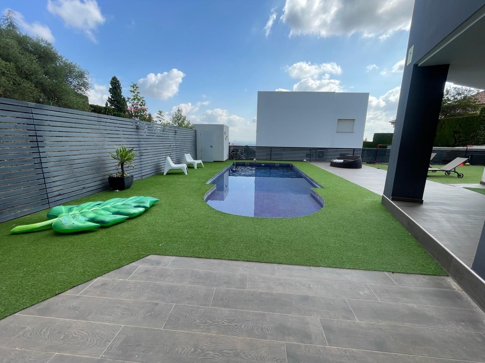 Swimming pool of House or chalet to rent in Chiva  with Air Conditioner, Heating and Private garden