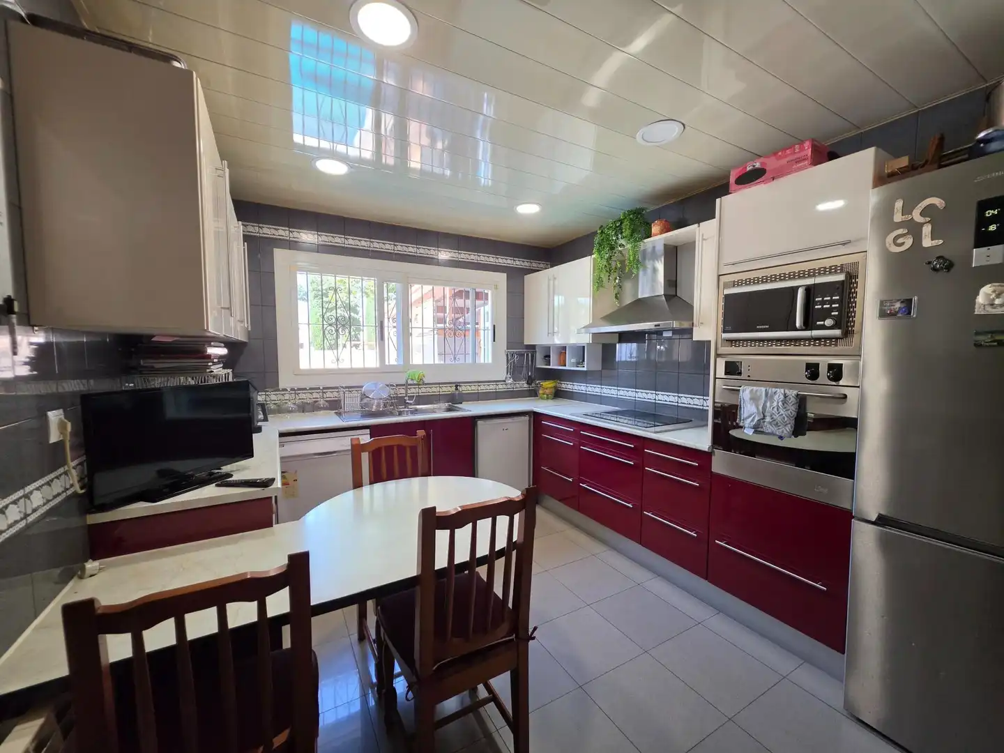 Cocina de Casa adosada en venta en Sant Pere de Ribes con Aire acondicionado, Calefacción y Piscina