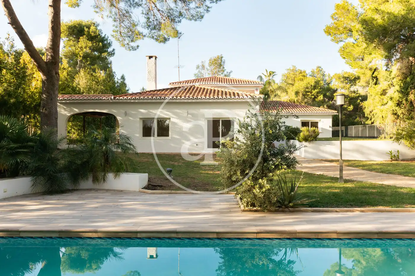 Vista exterior de Casa o xalet en venda en Chiva amb Aire condicionat, Calefacció i Jardí privat