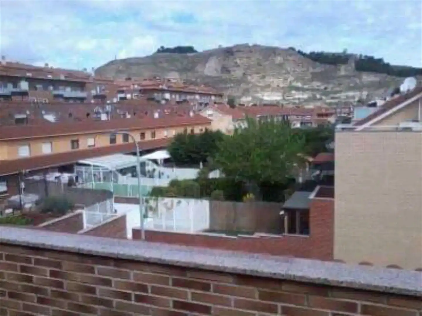 Vista exterior de Casa o xalet de lloguer en Calatayud amb Aire condicionat, Jardí privat i Parquet